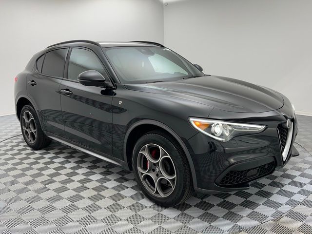 2022 Alfa Romeo Stelvio Ti photo 3