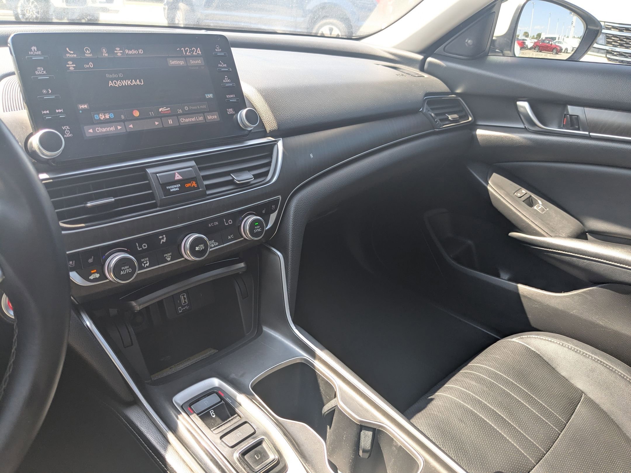 2018 Honda Accord Touring 2.0T photo 21