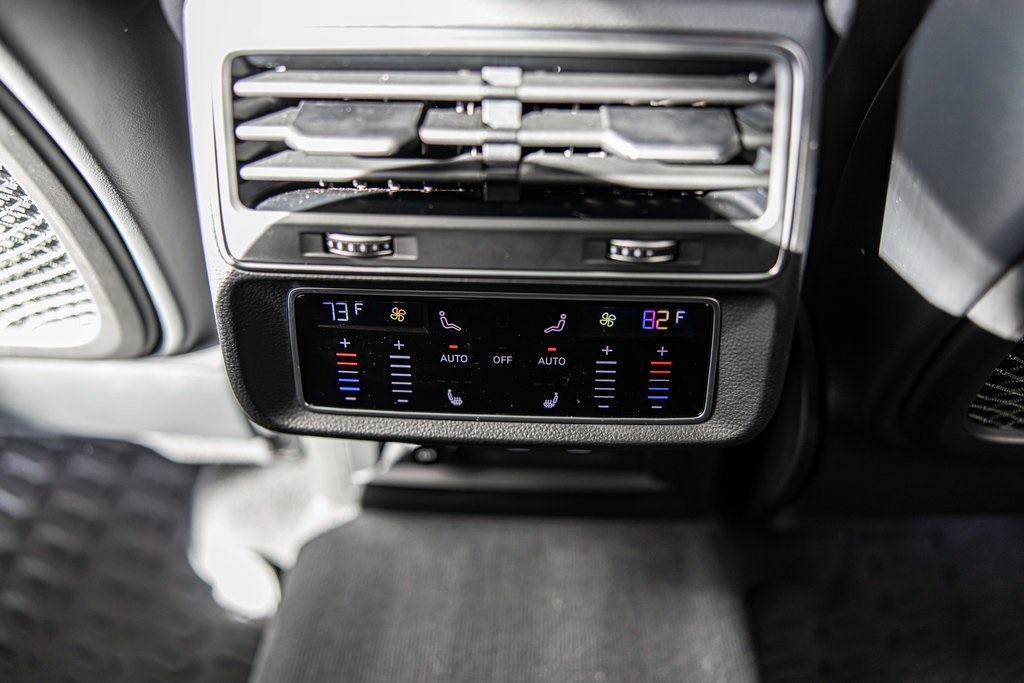 2025 AUDI RS Q8 - Image 35