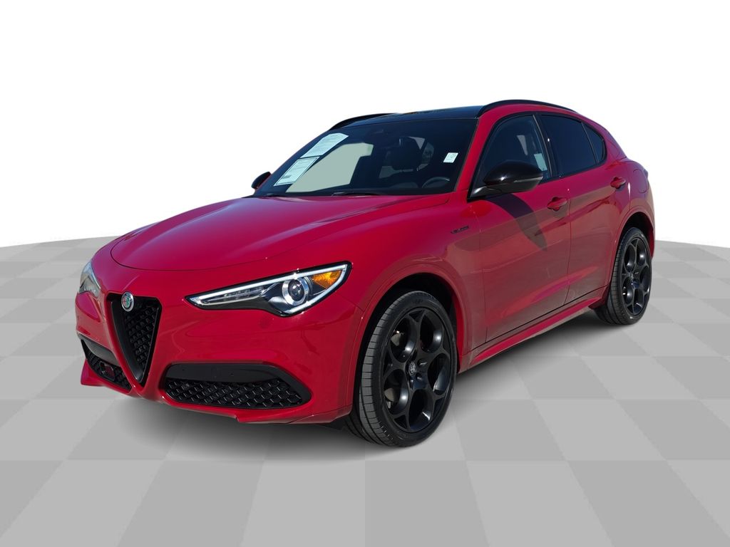 2022 Alfa Romeo Stelvio Ti photo 4
