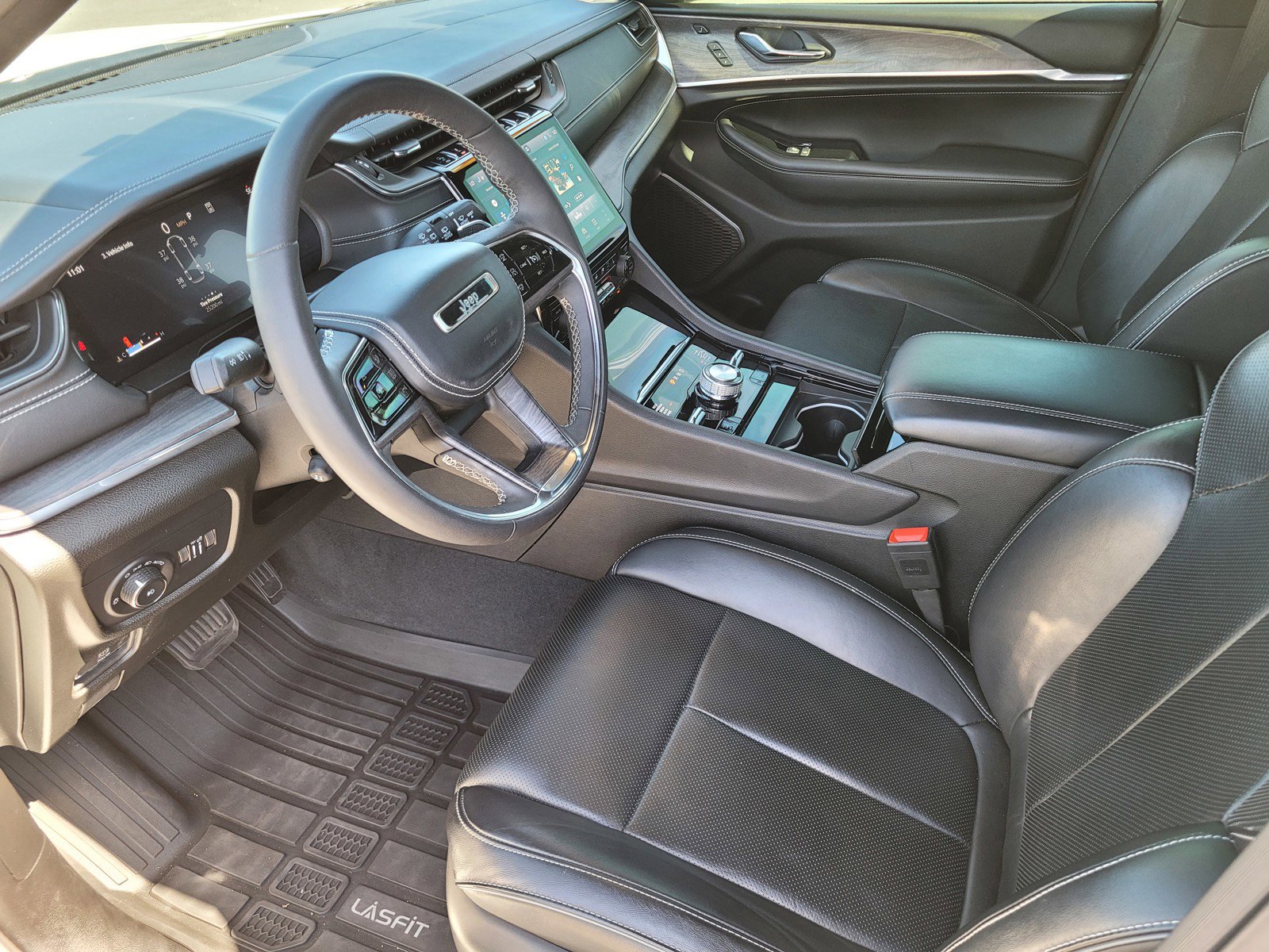 2024 Jeep Grand Cherokee Overland photo 14