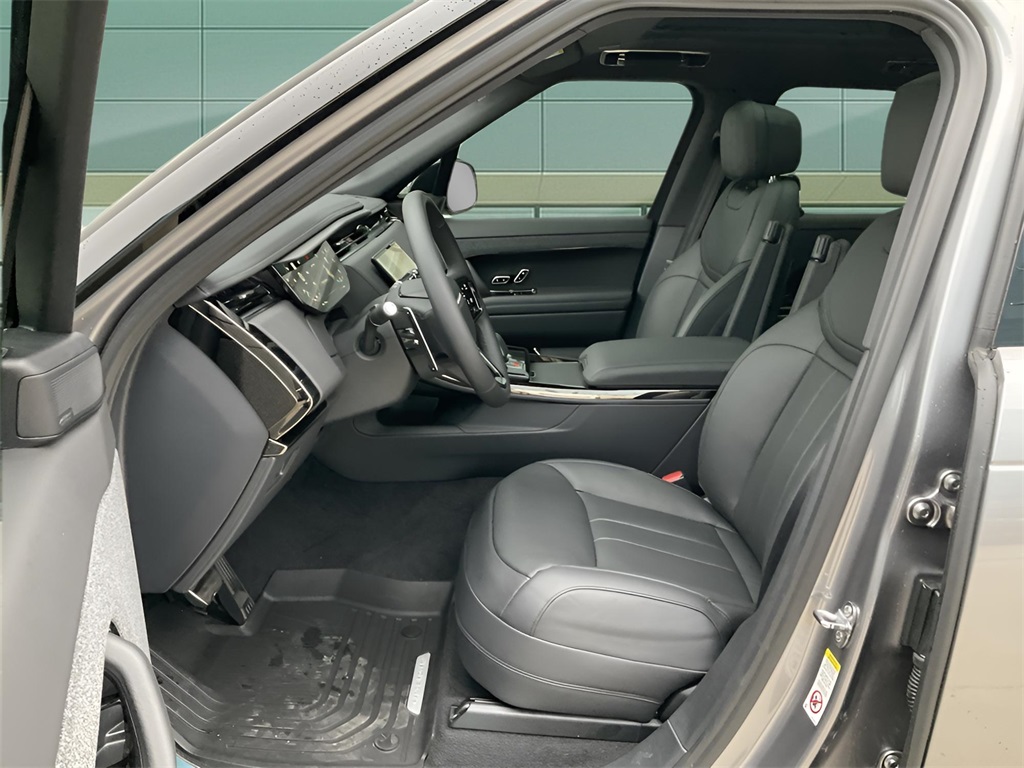 2025 Land Rover Range Rover Sport SE photo 12