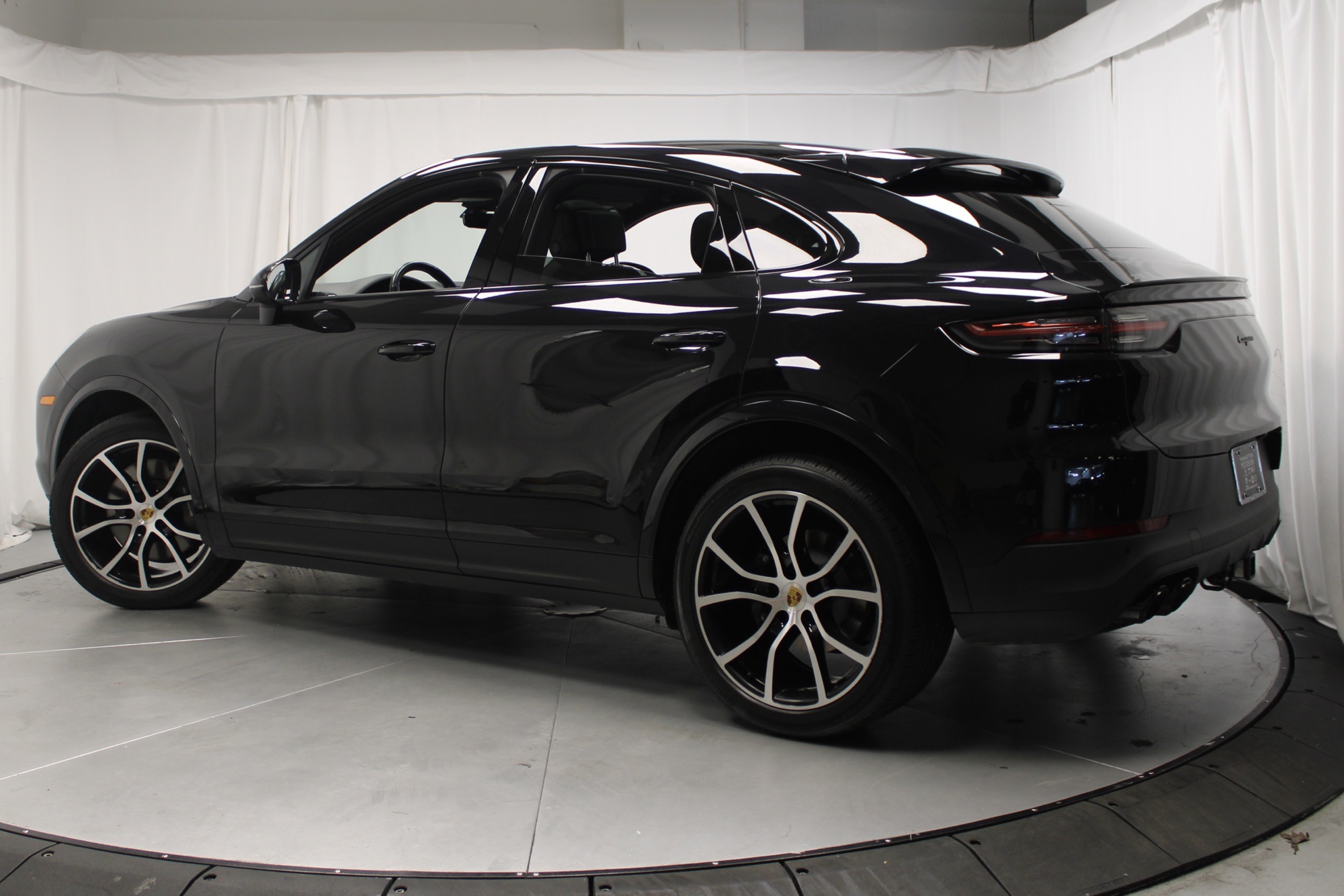 2022 Porsche Cayenne Coupe photo 3