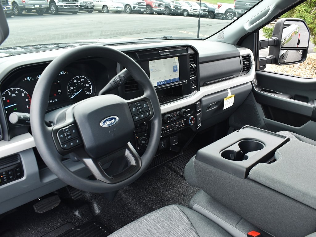 2025 Ford F-350 XLT photo 4