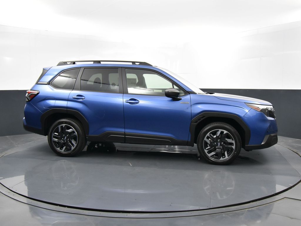 2025 Subaru Forester Premium photo 36