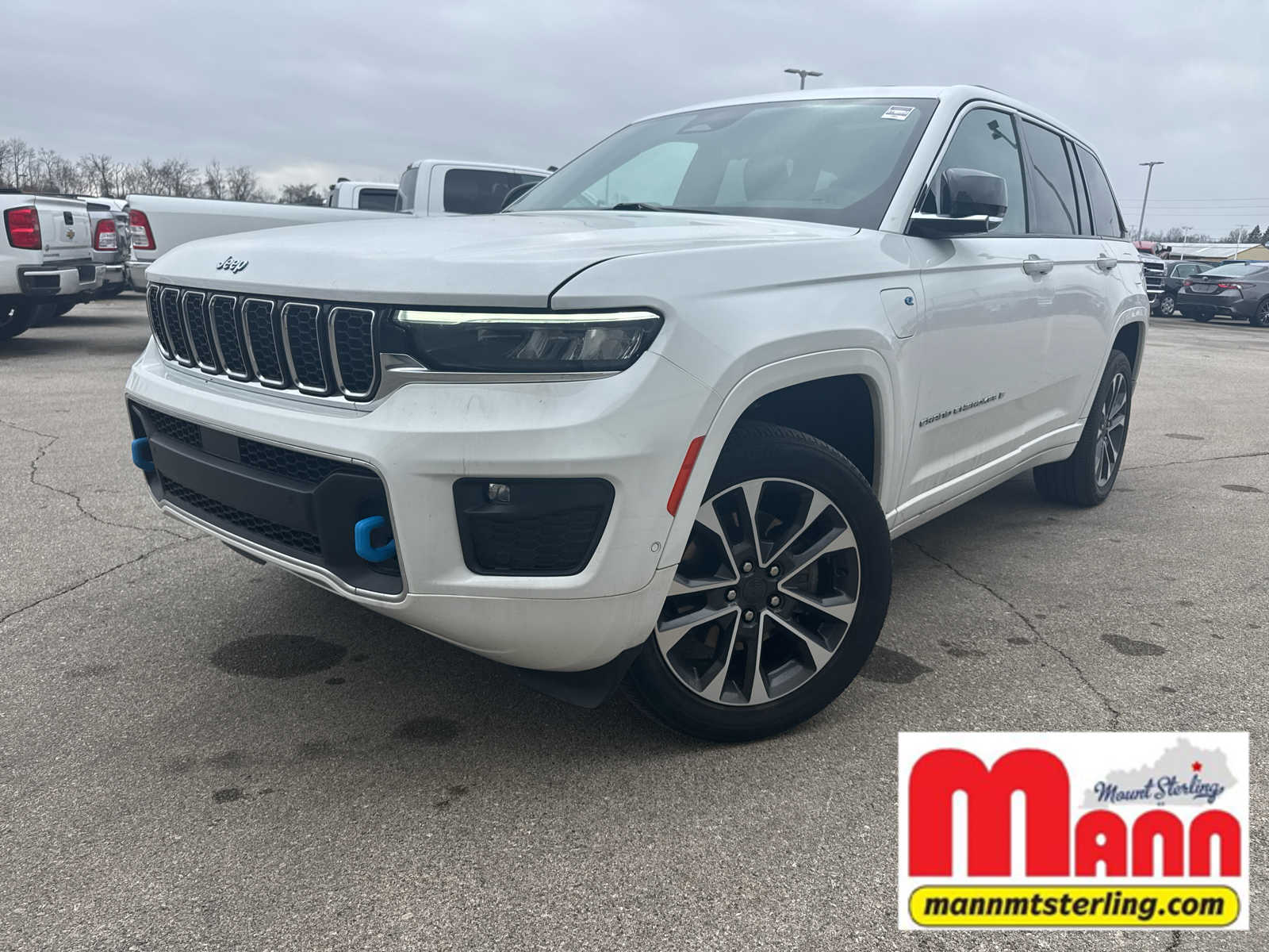 2022 Jeep Grand Cherokee Overland 4xe's photo