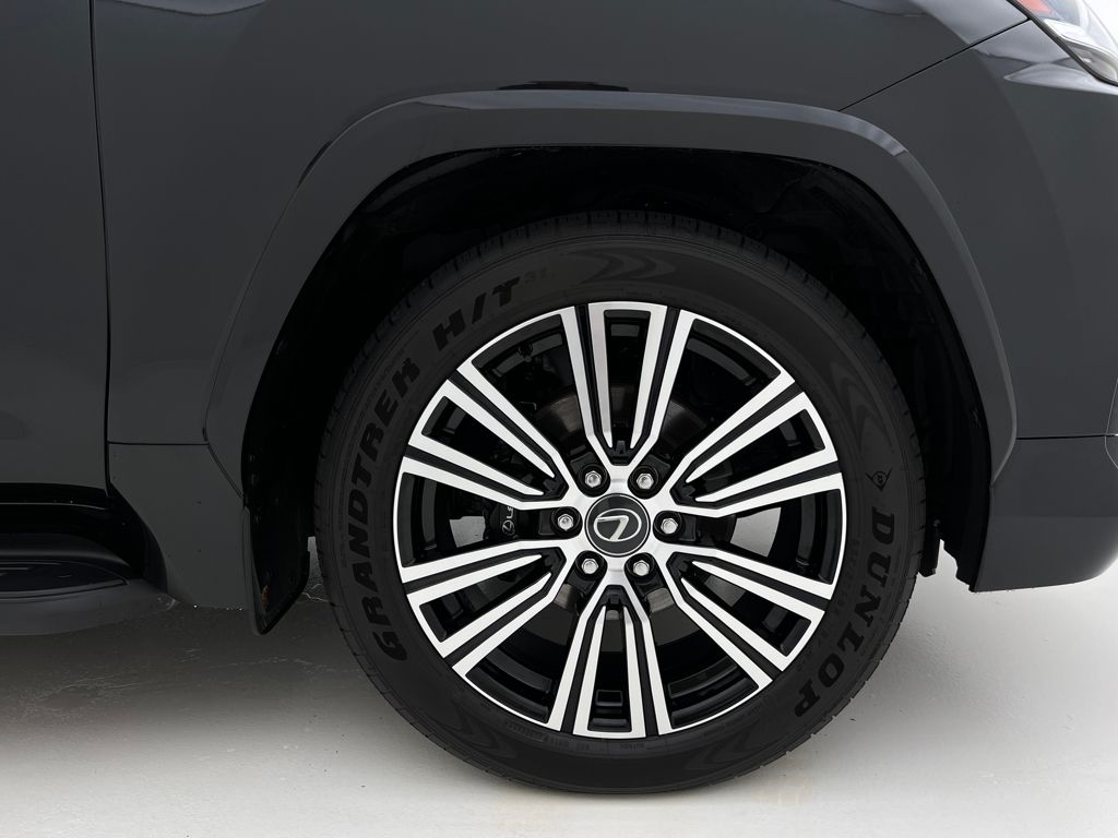 2025 Lexus LX 600 Luxury photo 32