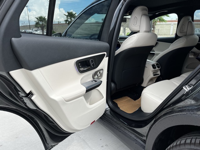 2026 Mercedes Benz GLC 300 photo 16