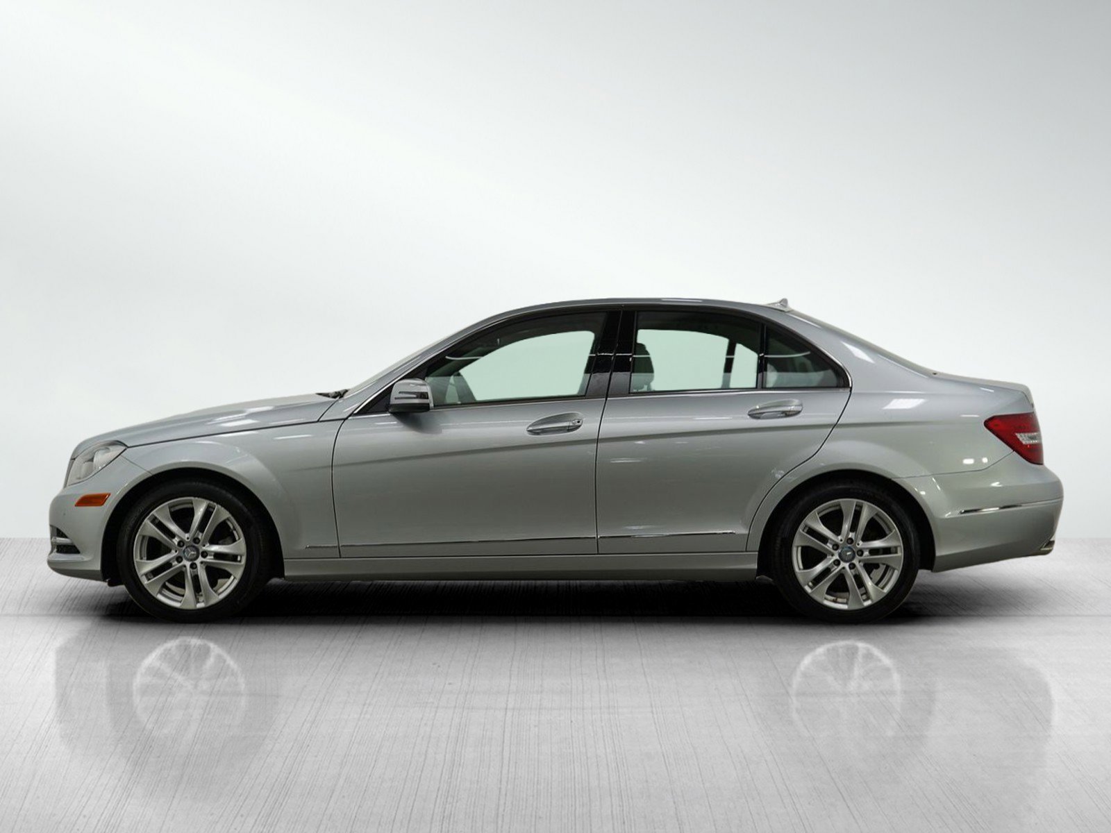 2012 Mercedes Benz C 300 4MATIC Sedan photo 2