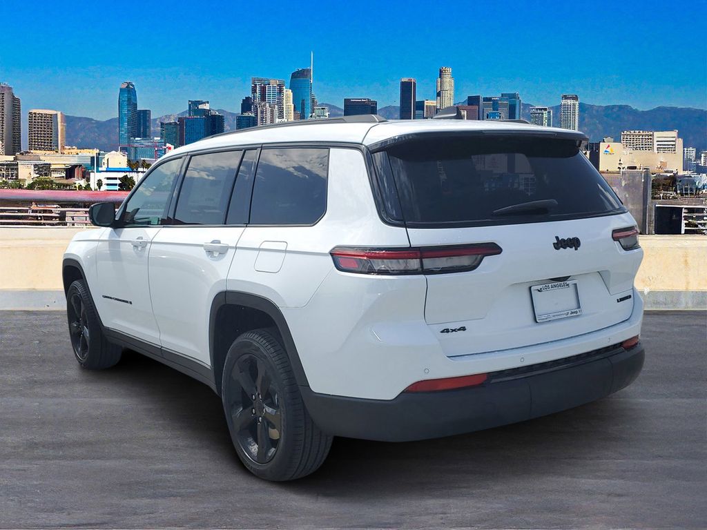 2025 Jeep Grand Cherokee Limited photo 3