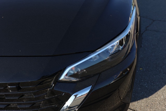 2025 Nissan Sentra SV photo 9