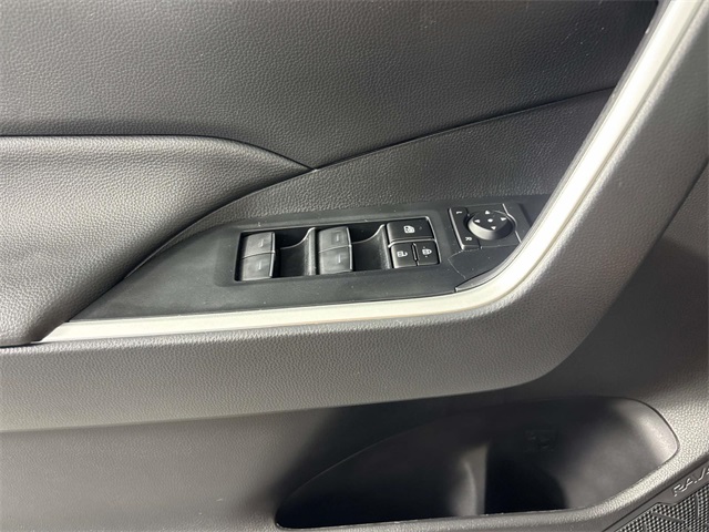 2024 Toyota RAV4 XLE photo 13