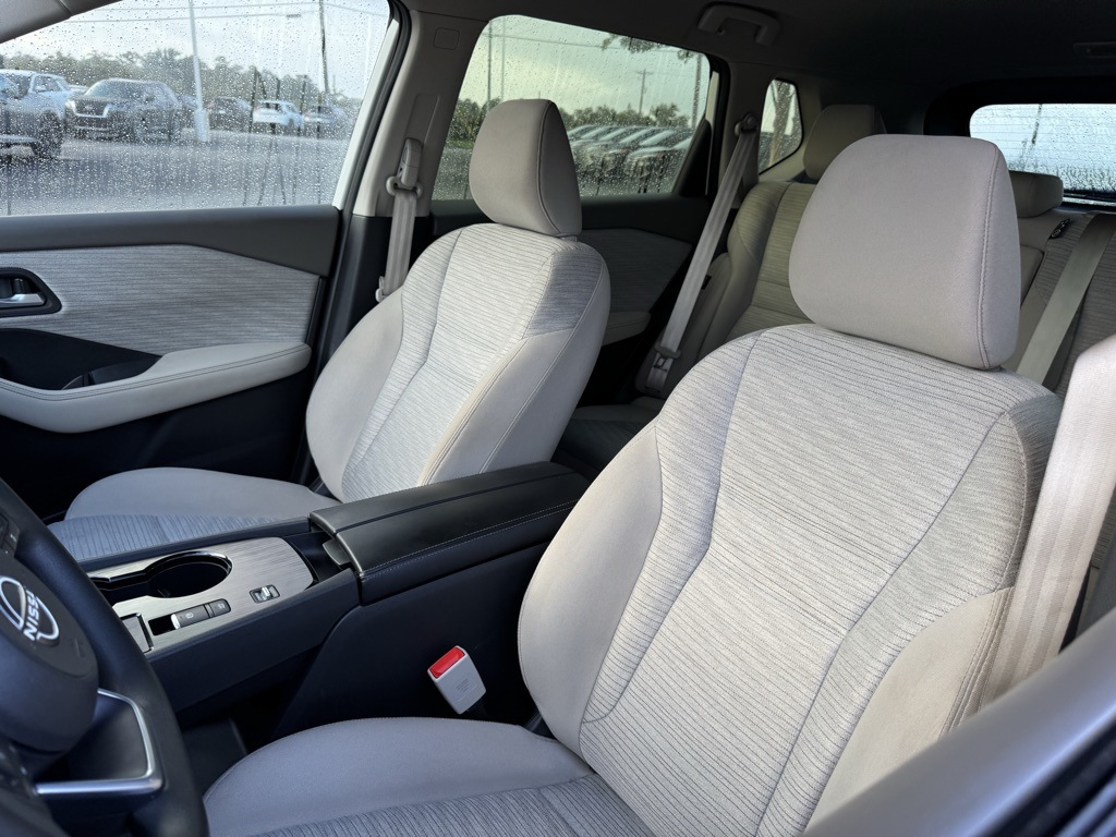 2023 Nissan Rogue SV photo 3