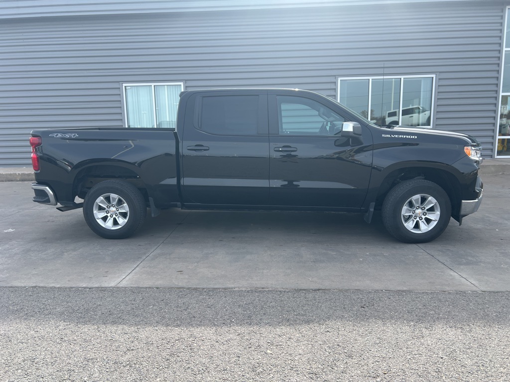 2025 Chevrolet Silverado 1500 LT photo 4