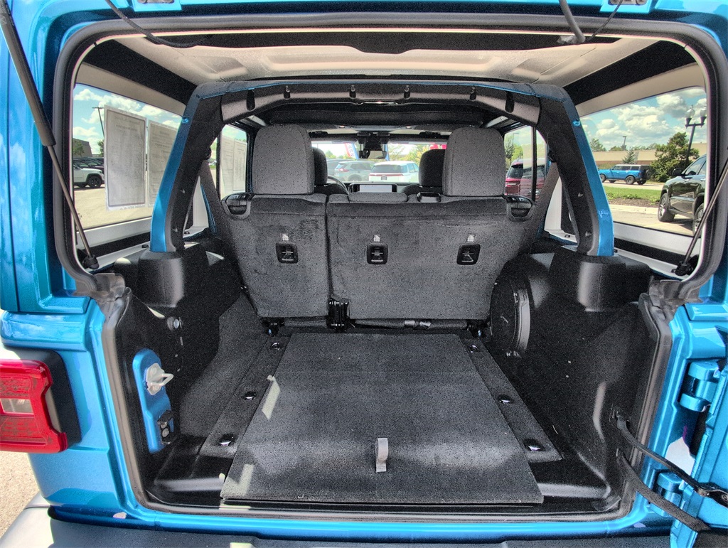 2024 Jeep Wrangler Sahara photo 21