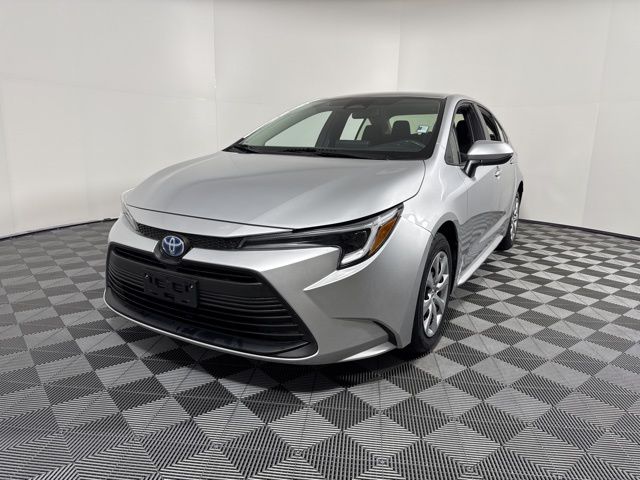 2024 Toyota Corolla LE's photo