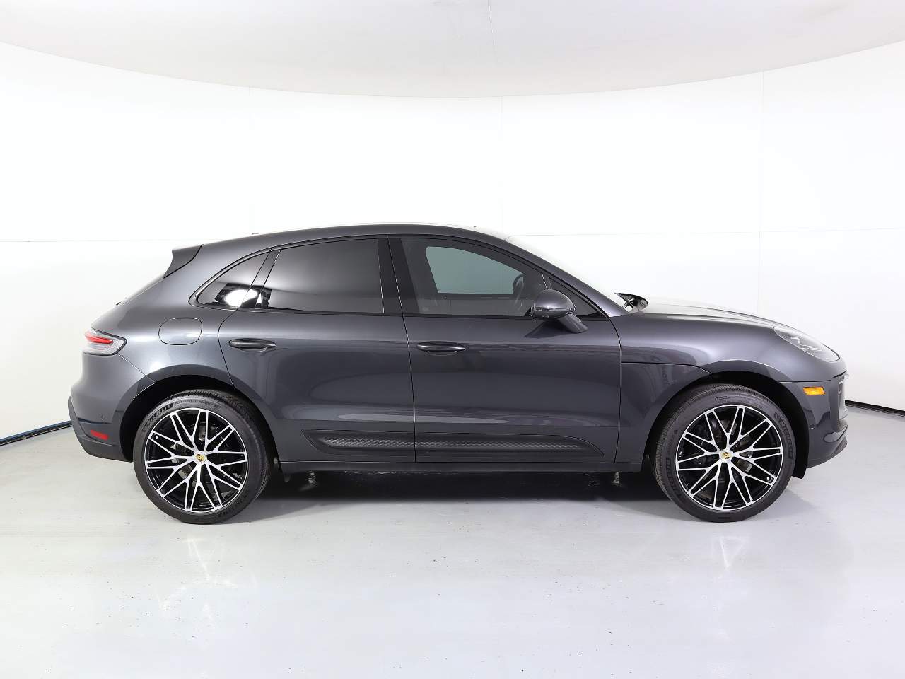 2023 Porsche Macan T photo 7