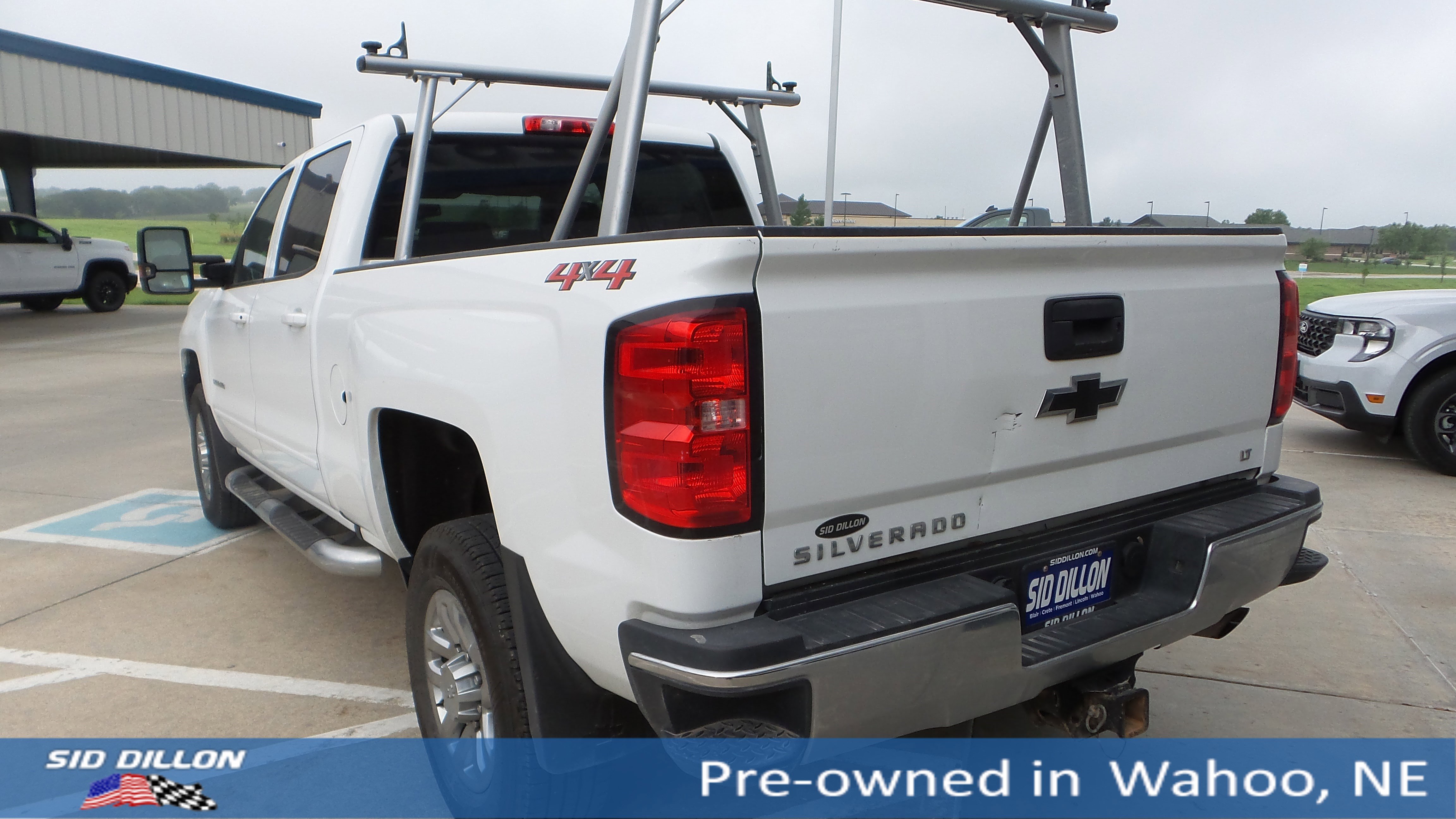 2019 Chevrolet Silverado 2500HD LT photo 3