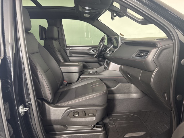 2022 Chevrolet Suburban RST photo 4