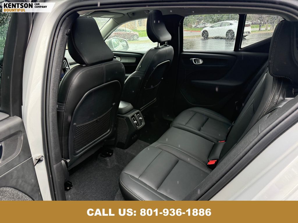2025 Volvo XC40 Core photo 21