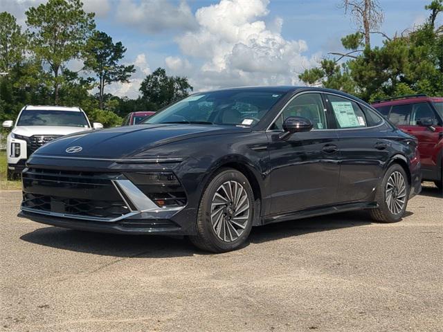 2025 Hyundai Sonata Hybrid SEL photo 2