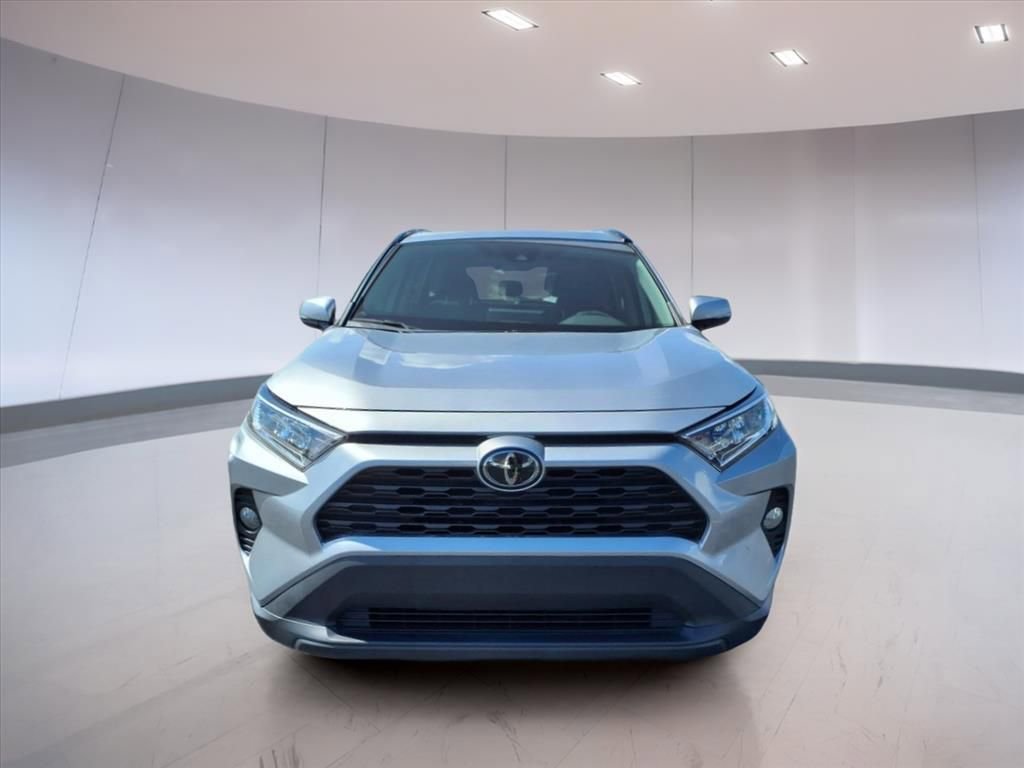2020 Toyota RAV4 XLE photo 8