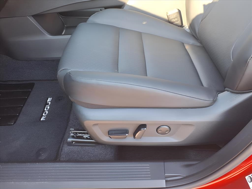 2026 Nissan Rogue SV photo 16
