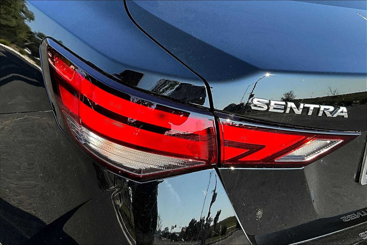 2025 Nissan Sentra SV photo 14