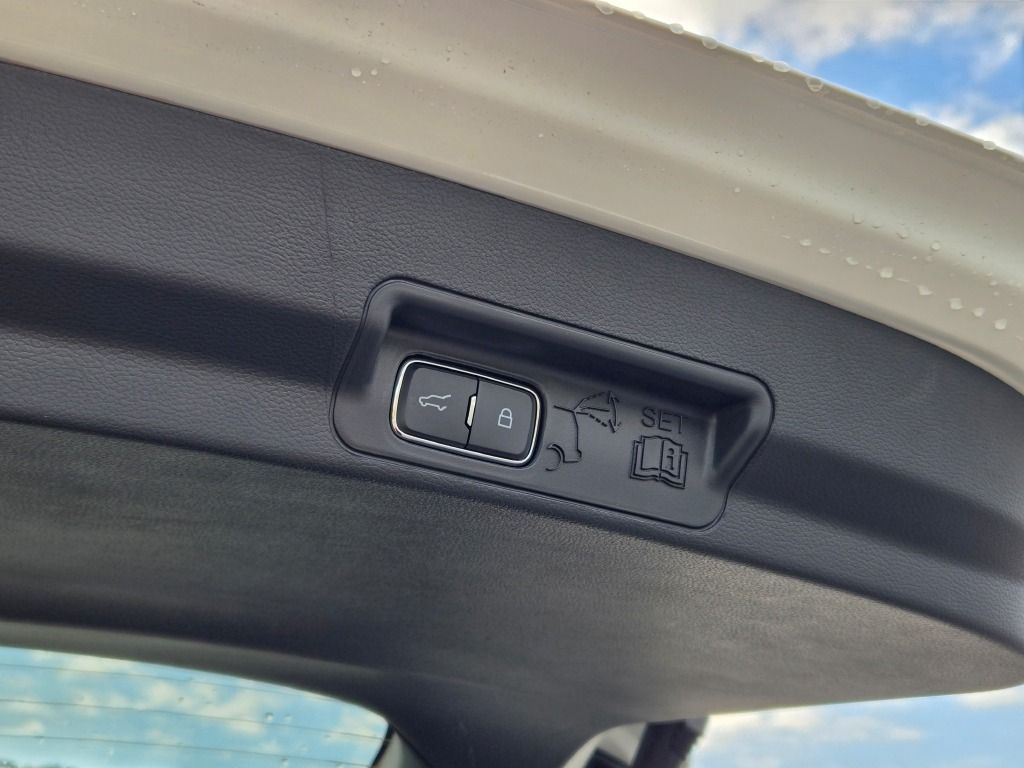 2025 Ford Explorer ST photo 14