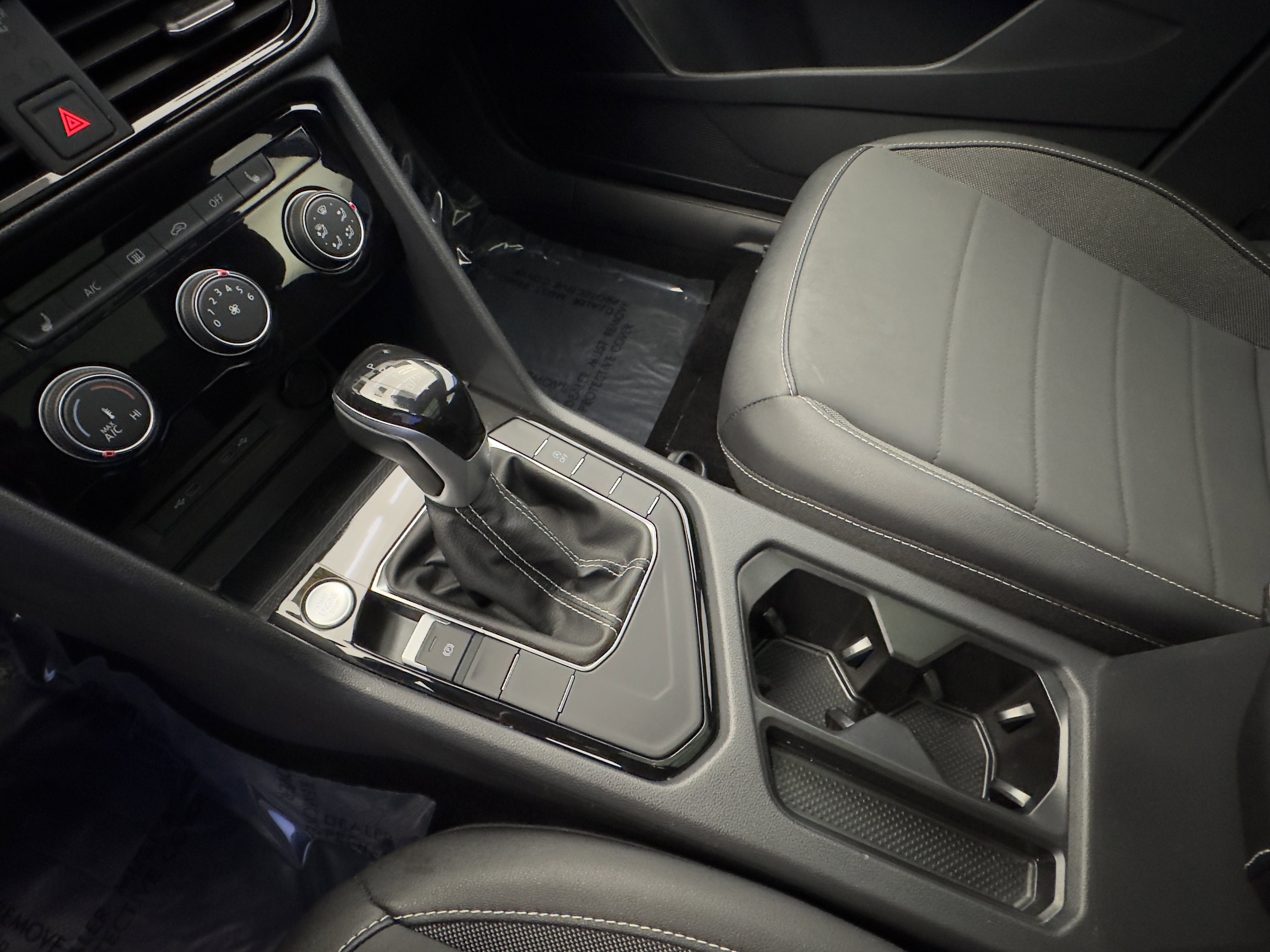 2023 Volkswagen Taos SE photo 4