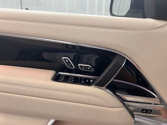 2025 Land Rover Range Rover Autobiography photo 20