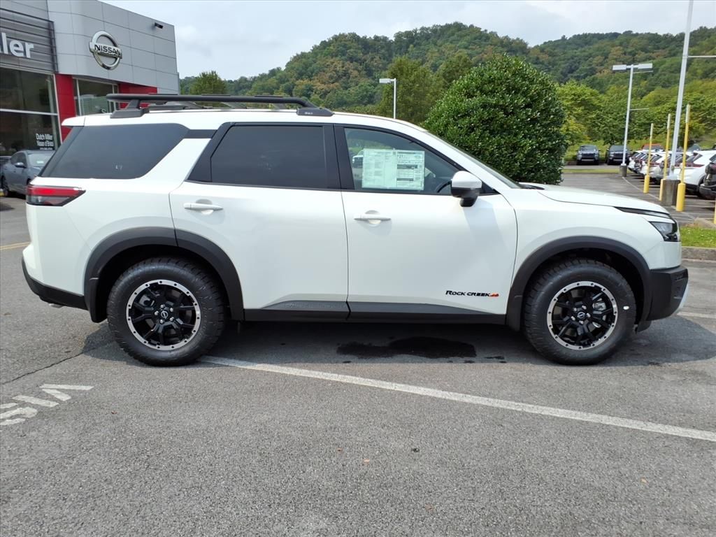 2025 Nissan Pathfinder Rock Creek photo 2