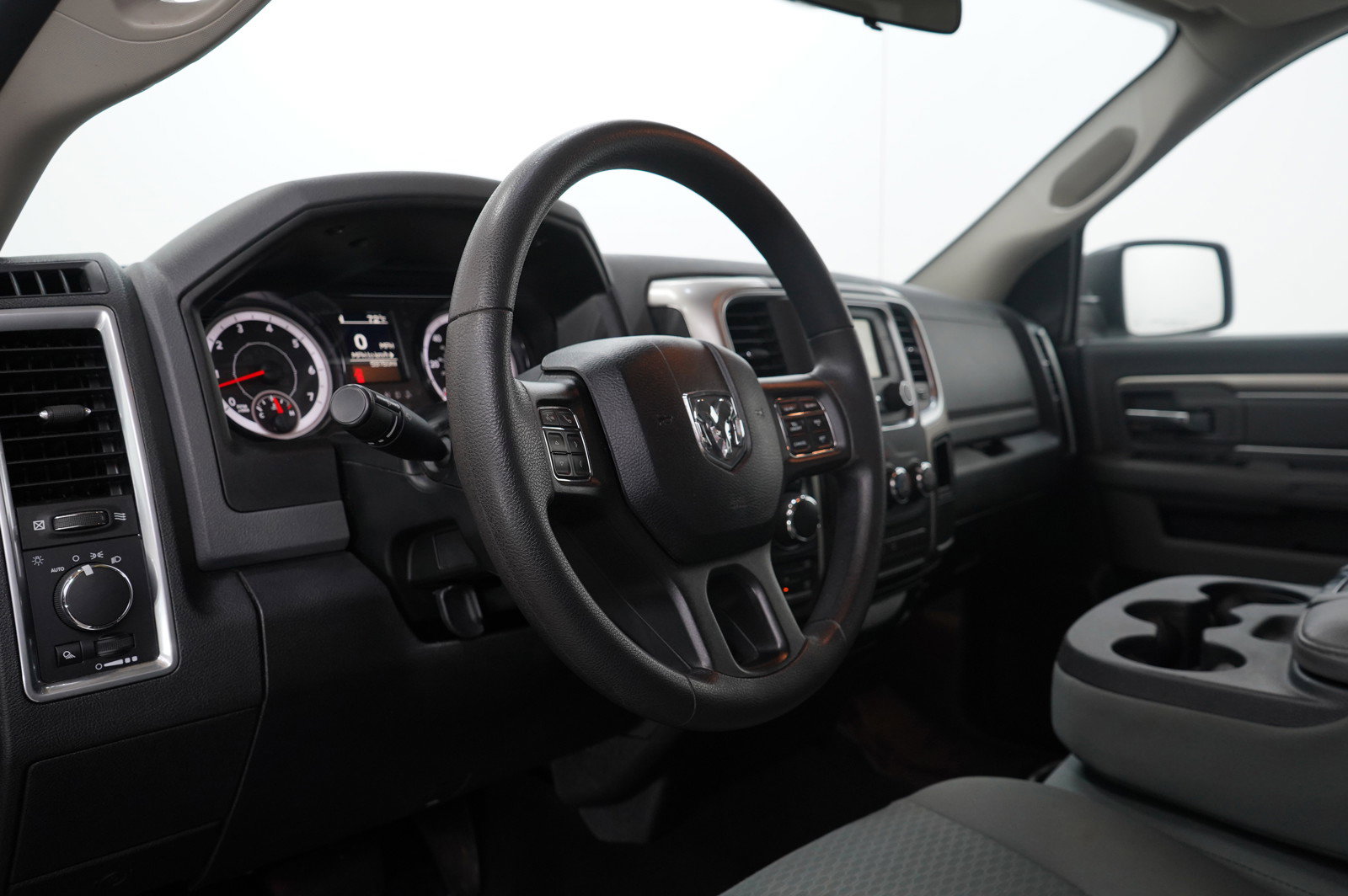 2018 Ram 1500 SLT photo 18
