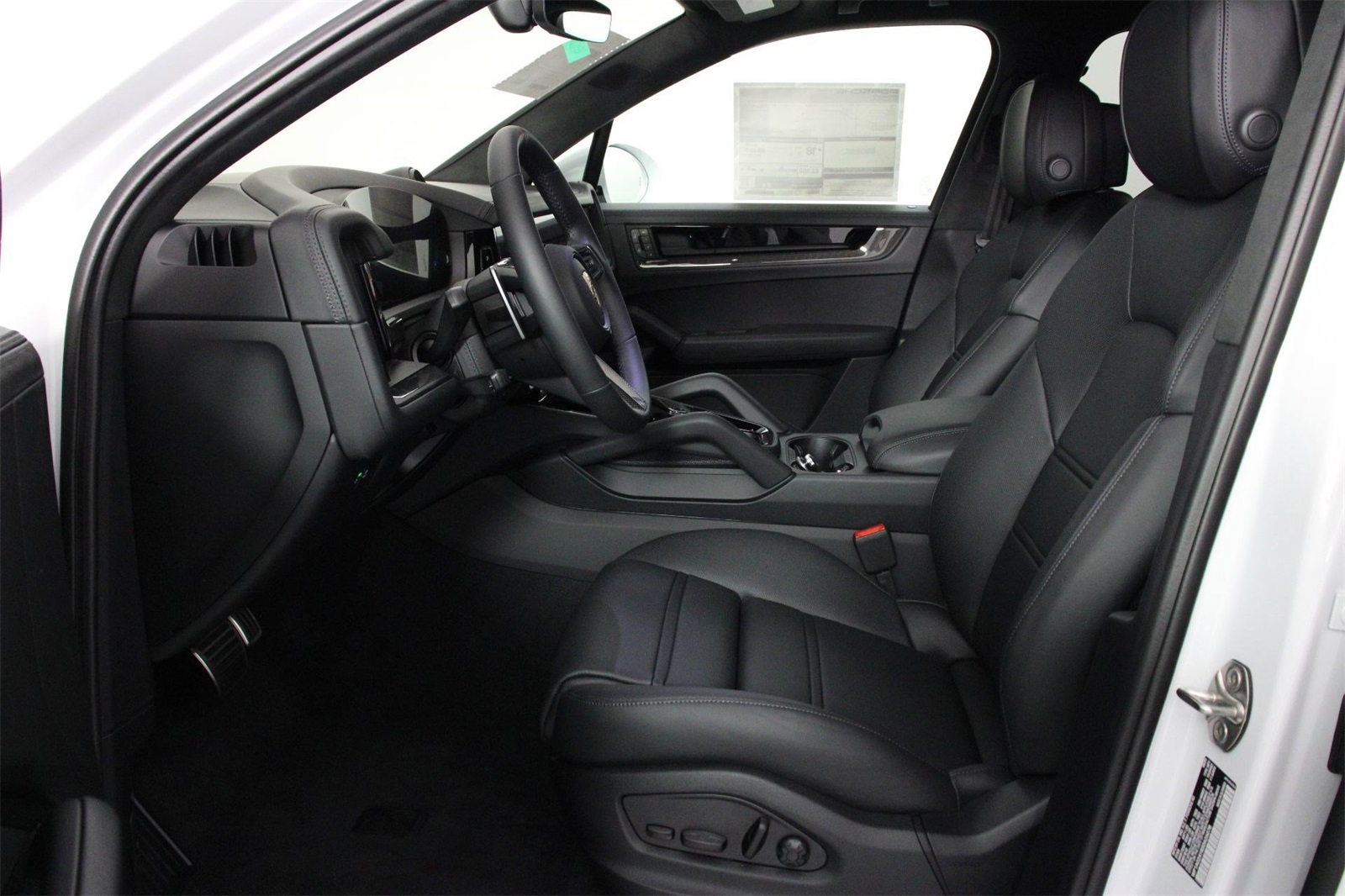 2025 Porsche Cayenne GTS photo 5