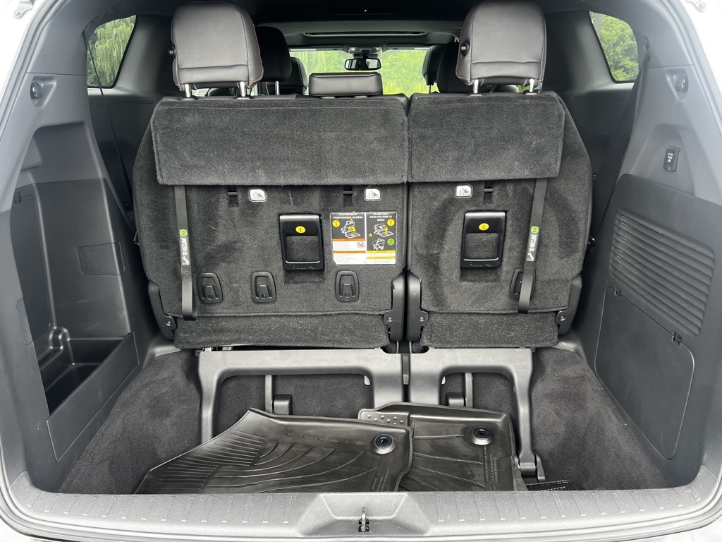 2022 Toyota Sienna XSE photo 22