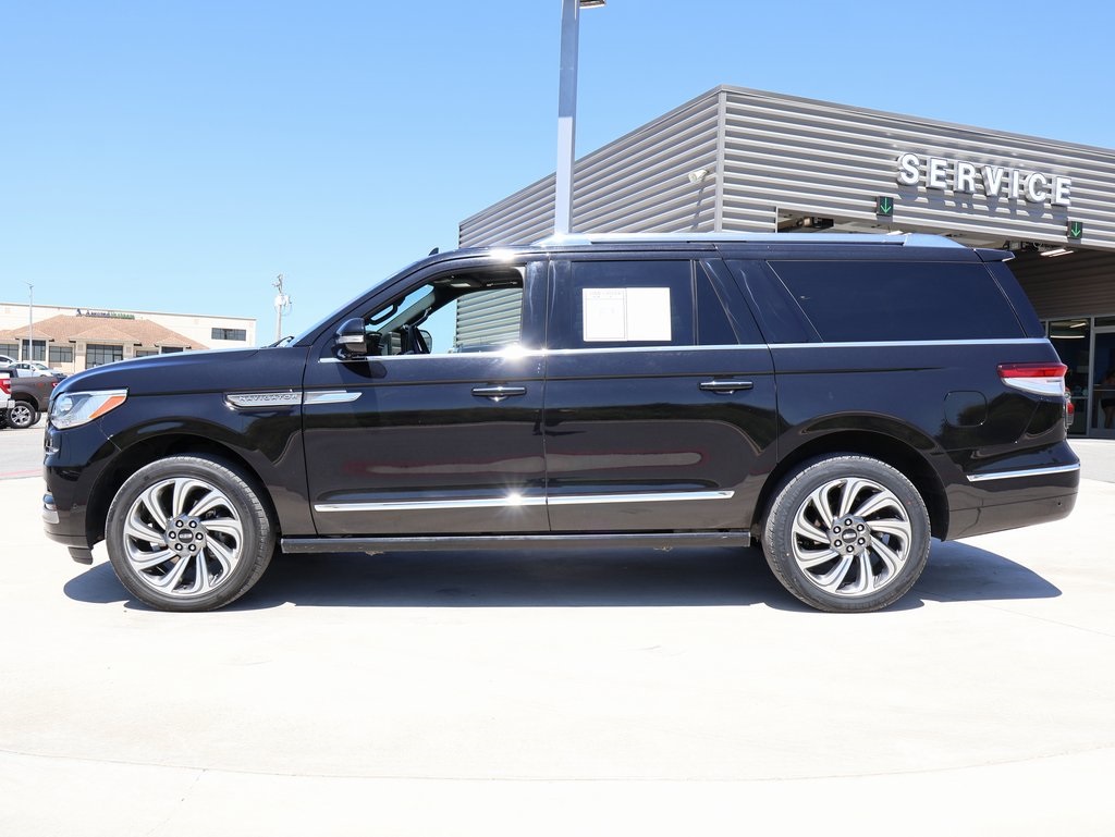 2024 Lincoln Navigator L Standard photo 2