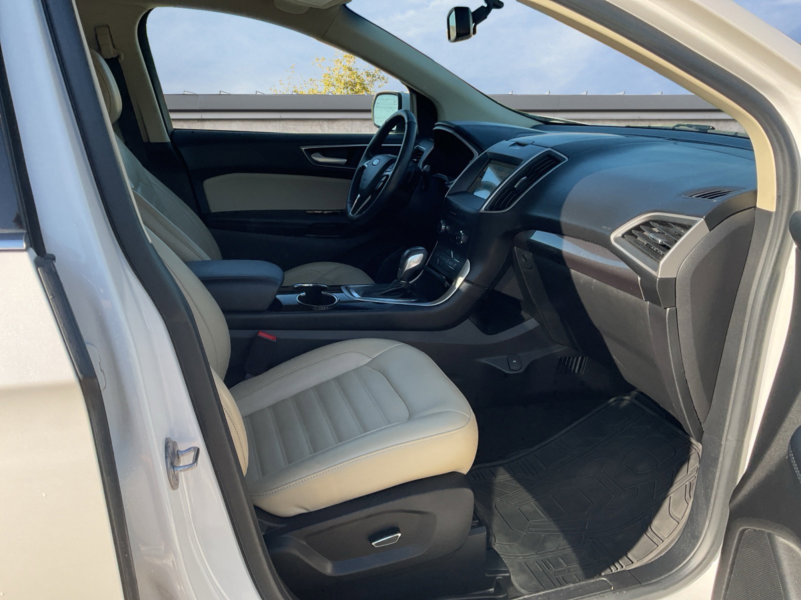 2016 Ford Edge SEL photo 3
