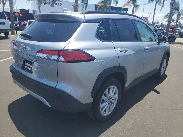 2024 Toyota Corolla Cross LE photo 5
