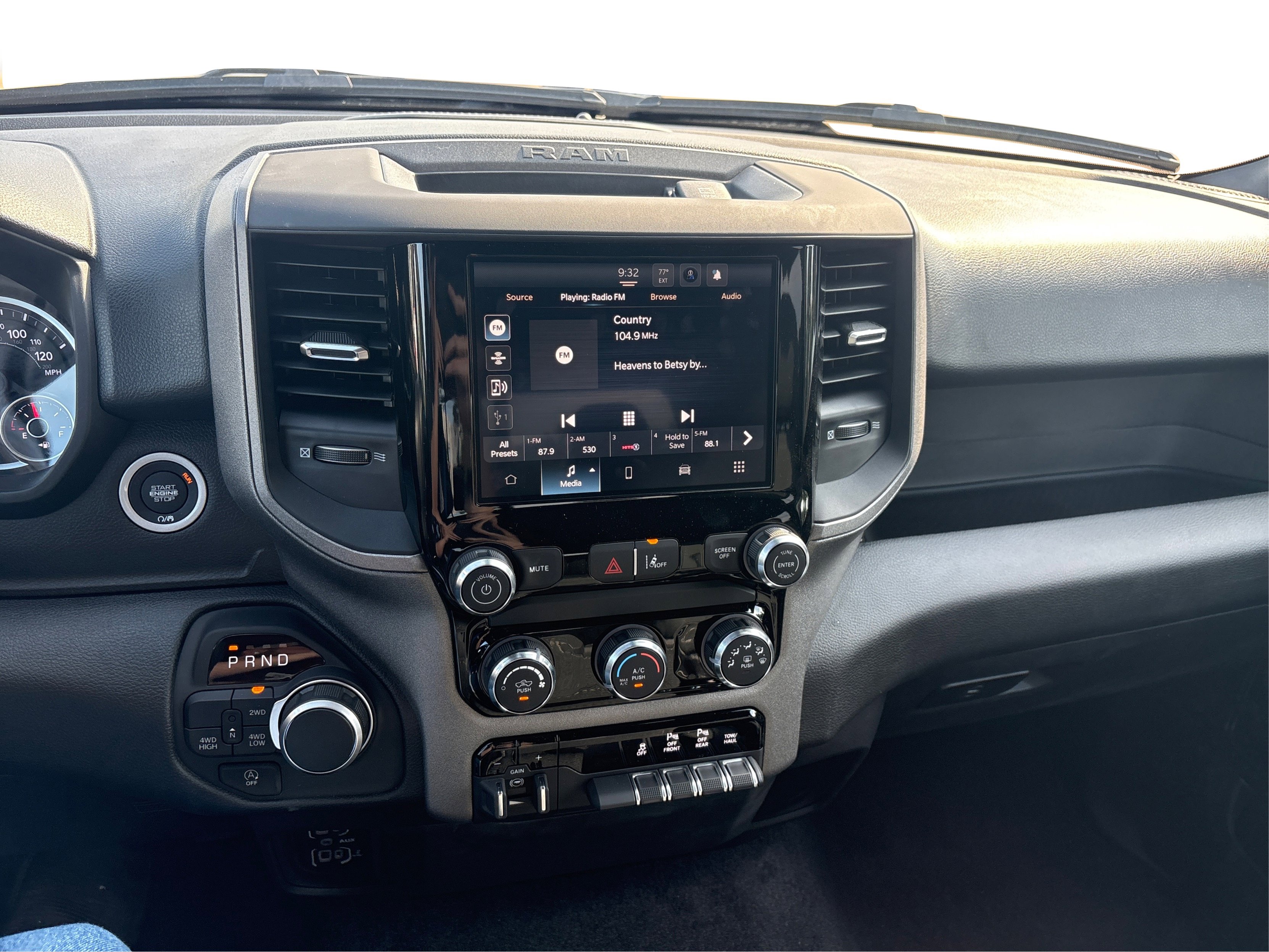 2025 Ram 1500 Tradesman photo 13