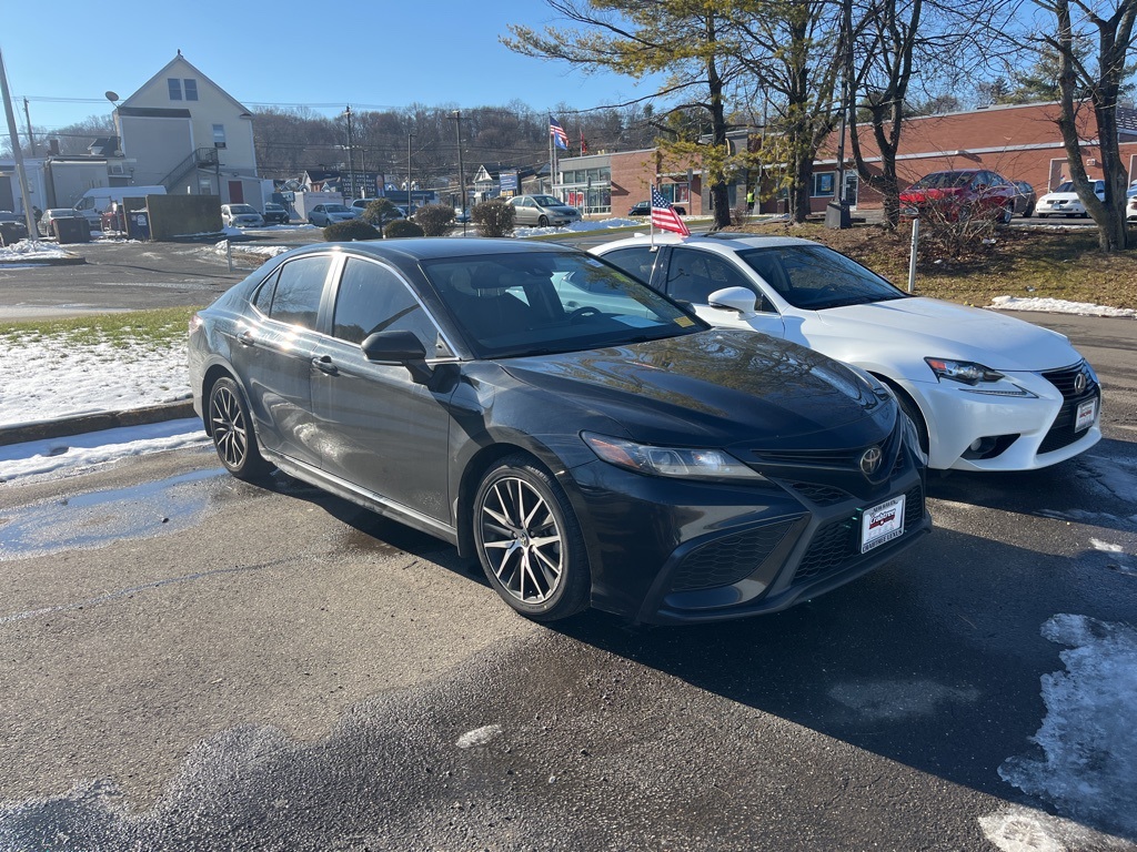 2023 Toyota Camry SE's photo