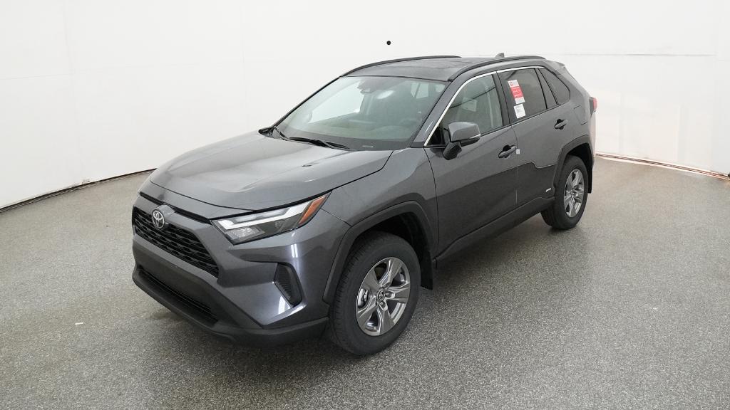 2025 Toyota RAV4 XLE's photo
