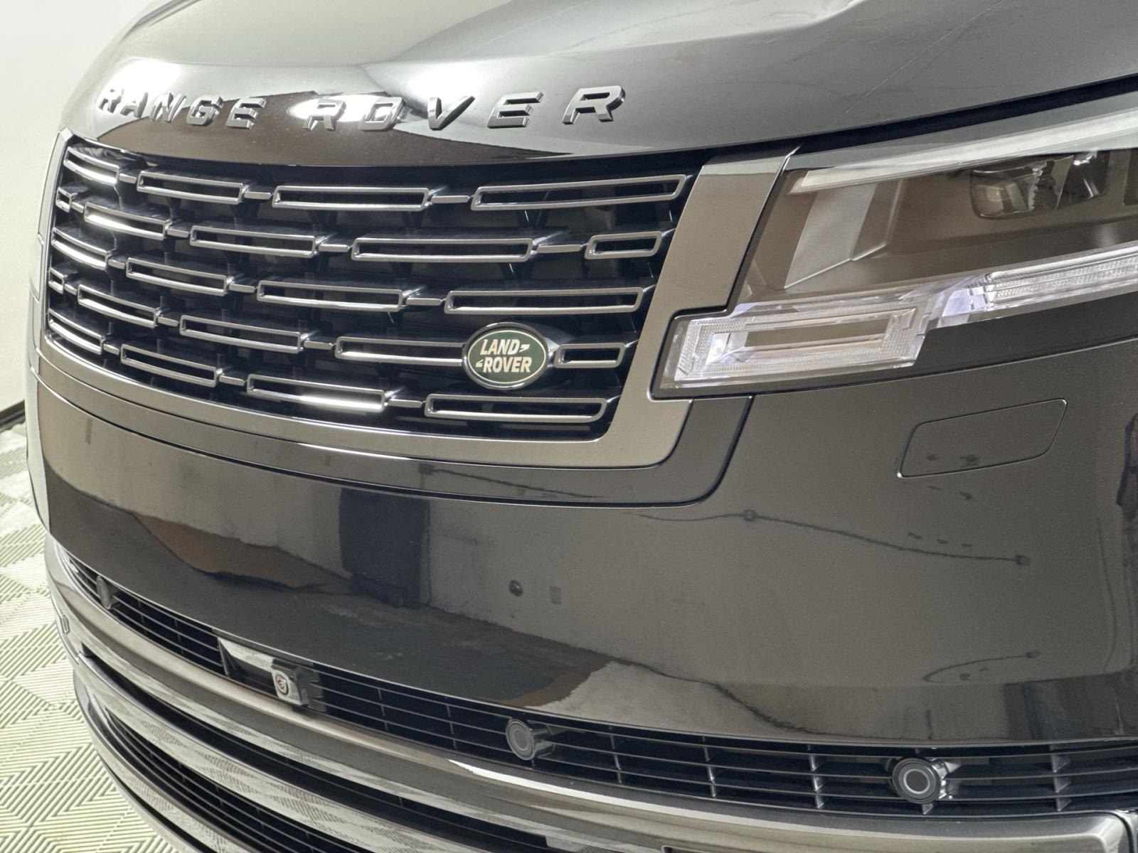 2025 Land Rover Range Rover SE photo 8