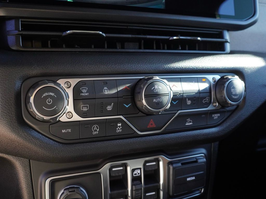 New 2026 Black Clear-Coat Exterior Paint Jeep Sport S image 15