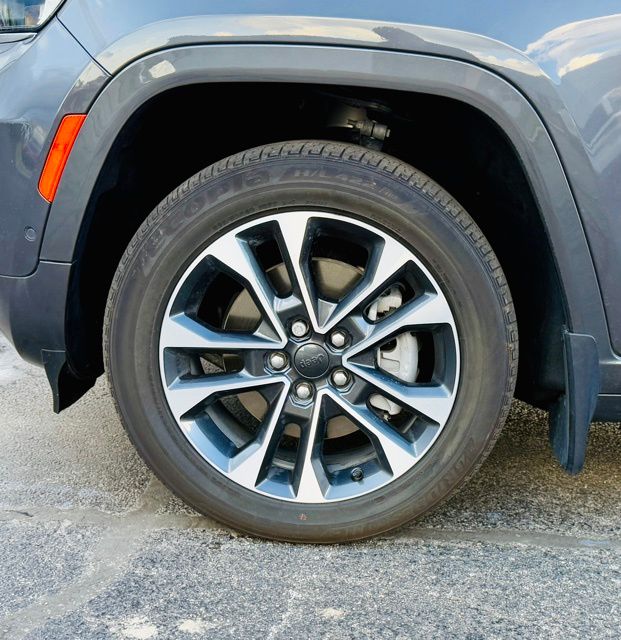 2024 Jeep Grand Cherokee Overland photo 4