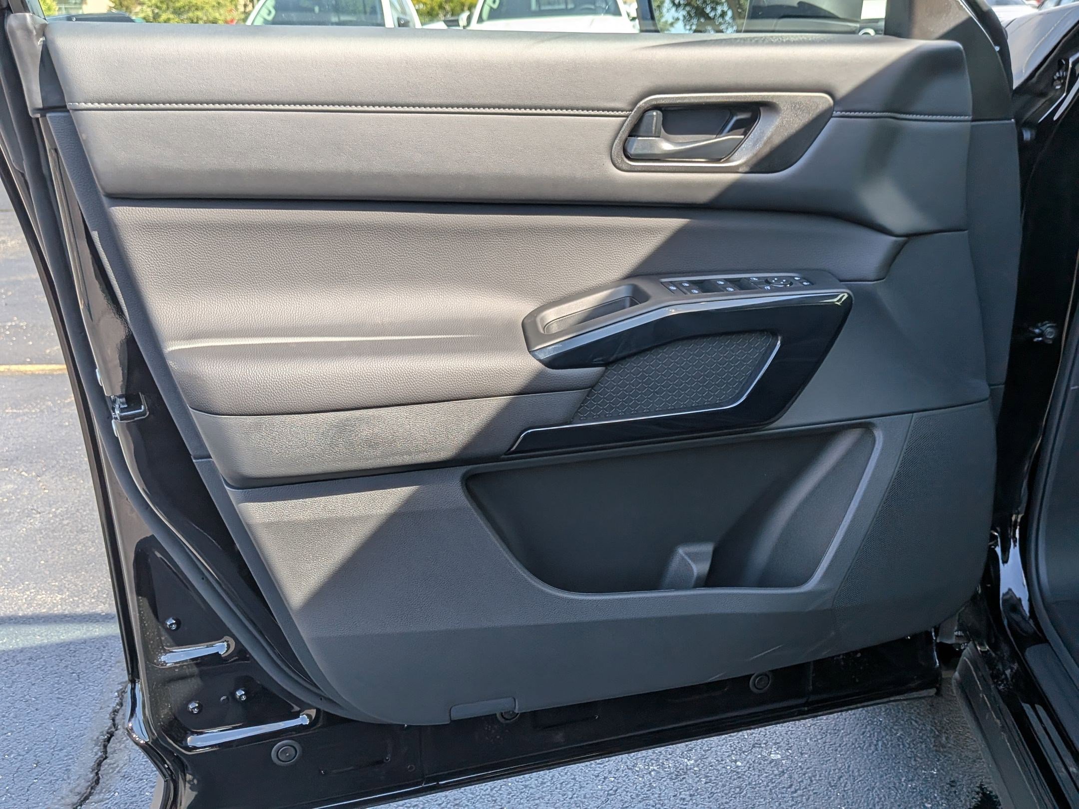 2025 Nissan Pathfinder SV photo 10