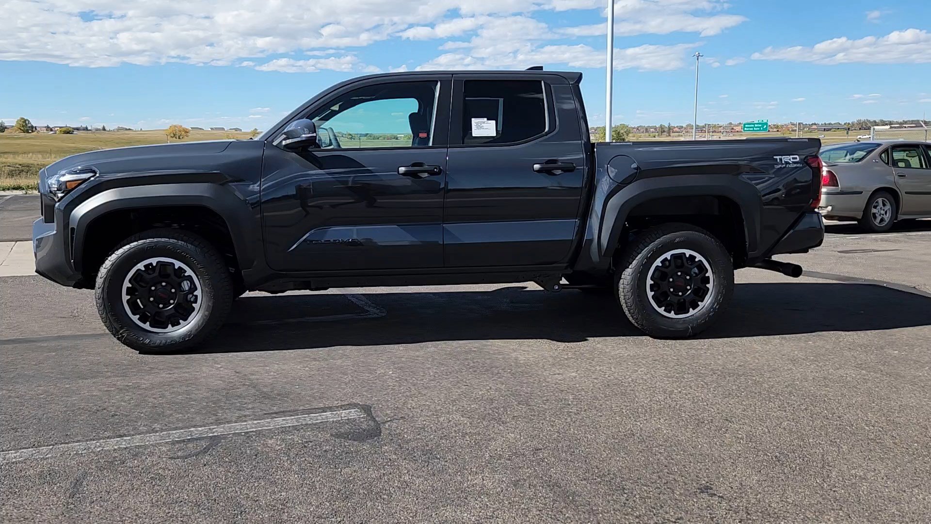 2025 Toyota Tacoma TRD Off-Road photo 2