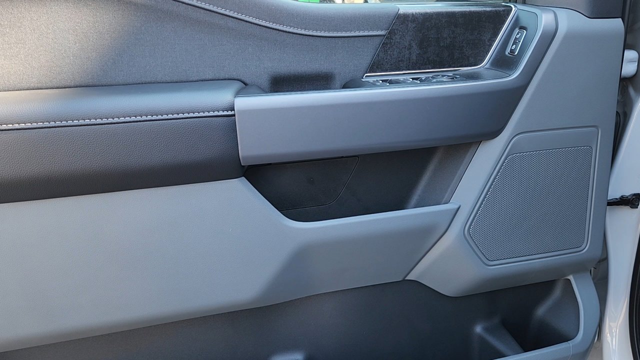 2025 Ford F-150 Lightning XLT photo 9