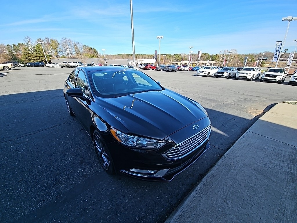 2017 Ford Fusion SE photo 3