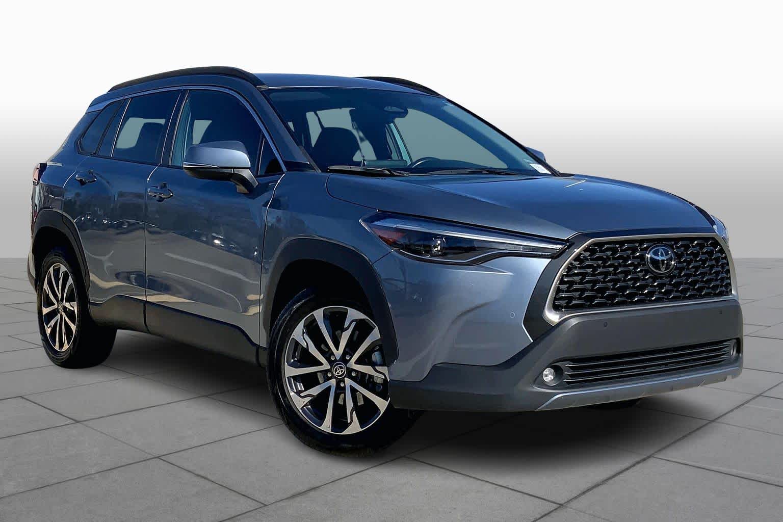 Used 2024 Toyota Corolla Cross XLE with VIN 7MUEAAAG5RV075054 for sale in Kansas City