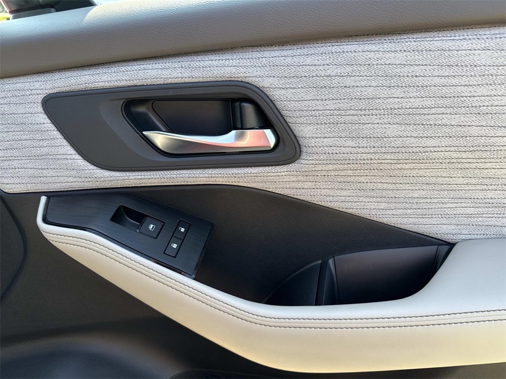 2023 Nissan Rogue SV photo 10